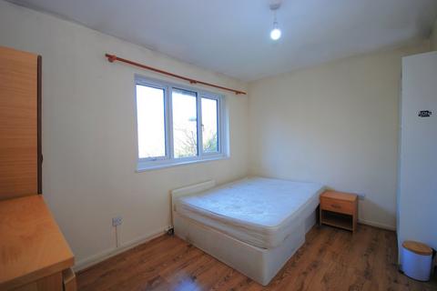 2 bedroom end of terrace house to rent, Love Walk, Camberwell SE5