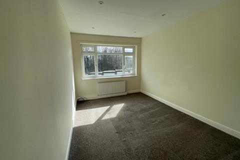 2 bedroom flat to rent, Deanwood Court, Allerton, BRADFORD