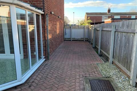 3 bedroom end of terrace house to rent, Blythorpe, Hull