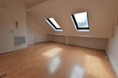 Studio to rent, Colwyn Road, Northampton NN1