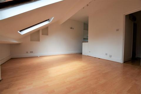 Studio to rent, Colwyn Road, Northampton NN1