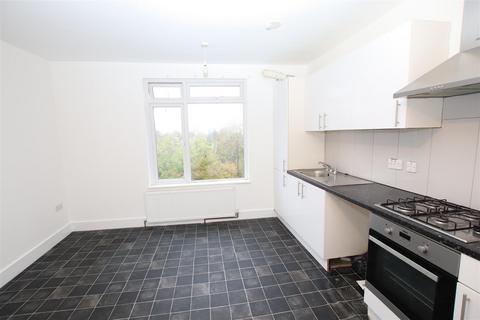 2 bedroom flat to rent, High Street, Swanley