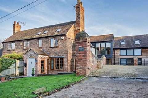 3 bedroom semi-detached house for sale, 32 Wainlode Hill, Gloucester, GL2