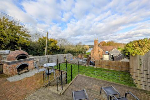 3 bedroom semi-detached house for sale, 32 Wainlode Hill, Gloucester, GL2