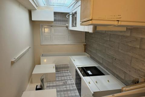 2 bedroom terraced house to rent, Chase Street, Luton, Bedfordshire, LU13QZ