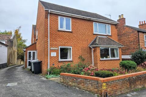 2 bedroom flat for sale, Formans Walk, Louth LN11