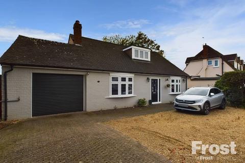 4 bedroom detached house for sale, Station Road, Wraysbury, Berkshire, TW19