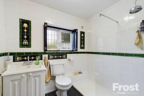 2 Station Road, Wraysbury, Staines-upon-thames, TW19 5NE