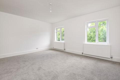 3 bedroom apartment to rent, Hollyfield Road, Surbiton KT5