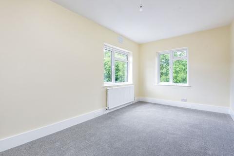 3 bedroom apartment to rent, Hollyfield Road, Surbiton KT5