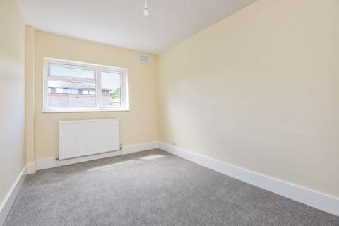 3 bedroom apartment to rent, Hollyfield Road, Surbiton KT5