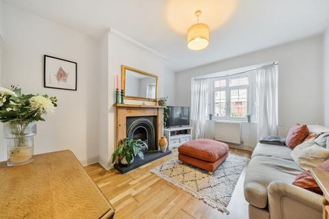 2 bedroom flat to rent, Godley Road Earlsfield SW18