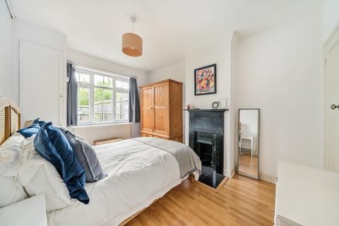 2 bedroom flat to rent, Godley Road Earlsfield SW18