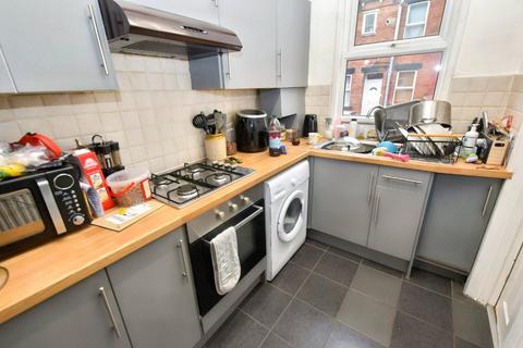 2 bedroom terraced house for sale, Aviary Grove, Leeds, West Yorkshire