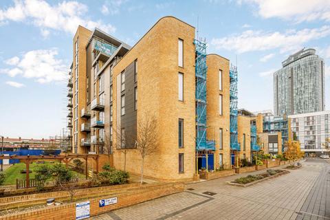 2 bedroom apartment to rent, Myrtle Court, Brentford