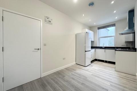 2 bedroom flat to rent, Beatrice Road, Finsbury Park