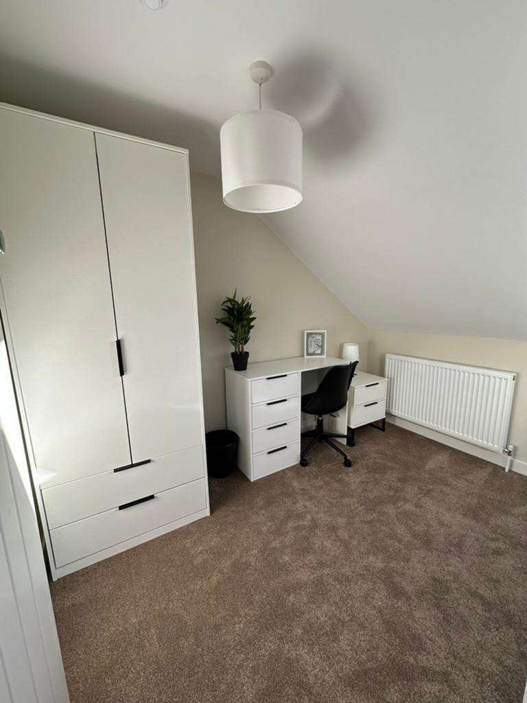 A stylish and tidy double bedroom featuring a c...