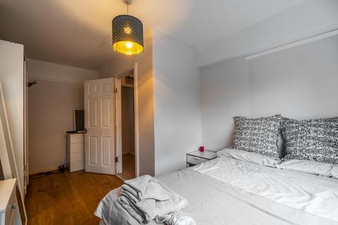 1 bedroom flat for sale, Kimber Road, London, SW18