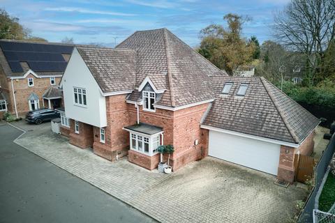 5 bedroom detached house to rent, Birchy Leasowes Lane, Solihull, B90