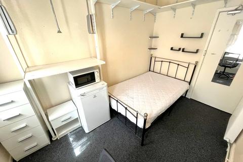 1 bedroom in a house share to rent, Raleigh Street, Nottingham NG7