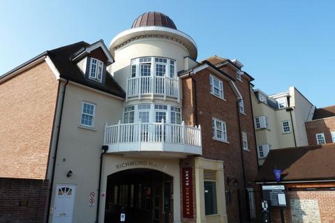 2 bedroom flat to rent, Richmond House, Chichester