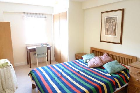 2 bedroom flat to rent, Richmond House, Chichester