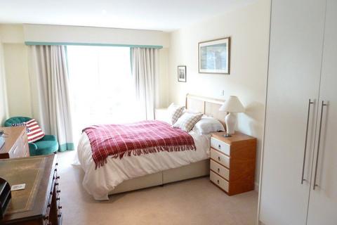 2 bedroom flat to rent, Richmond House, Chichester