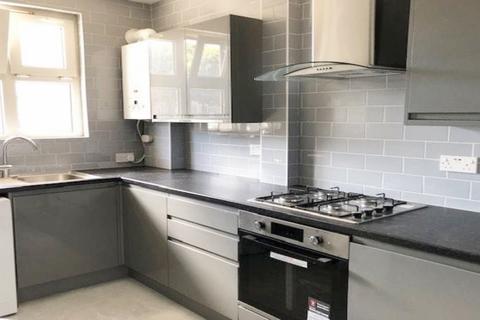 3 bedroom flat to rent, Nestor House, E2