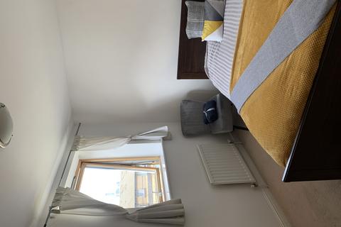 1 bedroom in a flat share to rent, Hudson Court, 3 Maritime Quay, London, E14