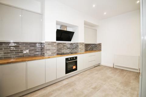 6 bedroom end of terrace house to rent, BILL INCLUDED - Royal Park Grove Hyde Park, LS6