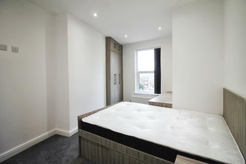 6 bedroom end of terrace house to rent, BILL INCLUDED - Royal Park Grove Hyde Park, LS6