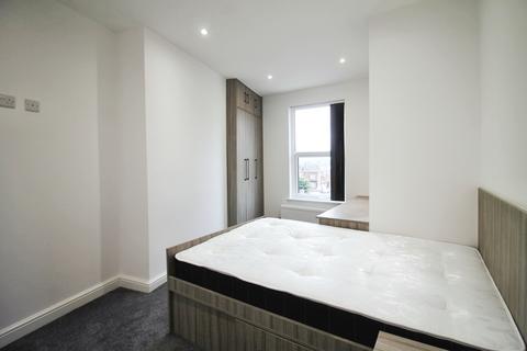 6 bedroom end of terrace house to rent, BILLS INCLUDED - Royal Park Grove Hyde Park, LS6