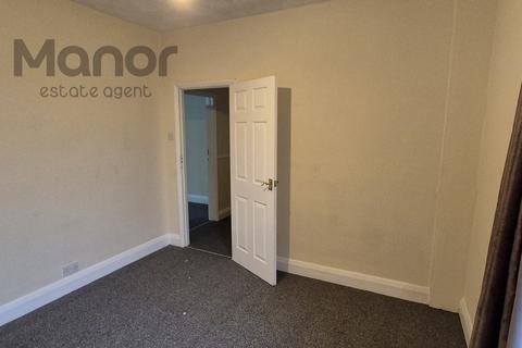 4 bedroom terraced house to rent, De Vere Gardens, Ilford, IG1 3EE