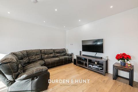 1 bedroom apartment for sale, Martel House, Defiant Close, Hornchurch, RM12