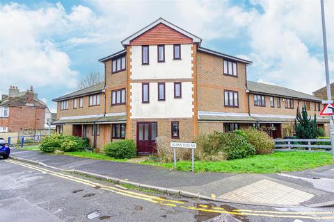 2 bedroom flat for sale, Alma Court, Sedlescombe Road North, St. Leonards-on-sea