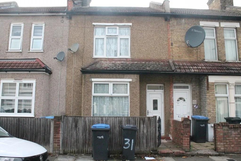 4 bed terraced house to rent