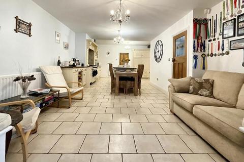 3 bedroom detached house for sale, Hinckley Road, Leicester LE9