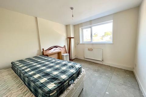 3 bedroom flat for sale, 352 / 352A Meltham Road, Huddersfield, HD4 7EH