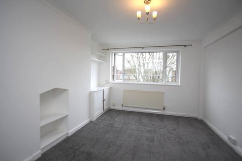 2 bedroom flat to rent, Park Road, Hampton Wick KT1