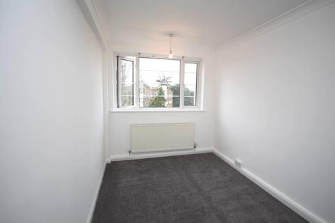 2 bedroom flat to rent, Park Road, Hampton Wick KT1