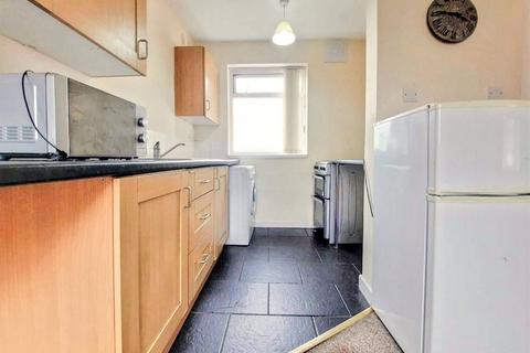 1 bedroom flat to rent, Halesowen Road, Netherton DY2