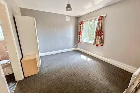 1 bedroom flat to rent, Halesowen Road, Netherton DY2