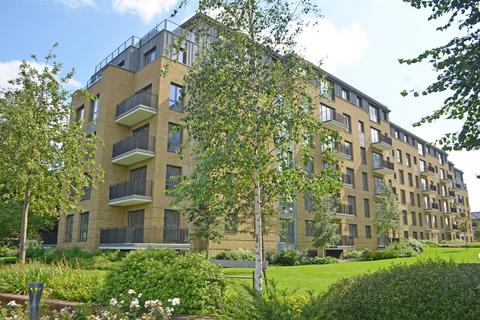 3 bedroom apartment to rent, Pinewood Gardens, Teddington