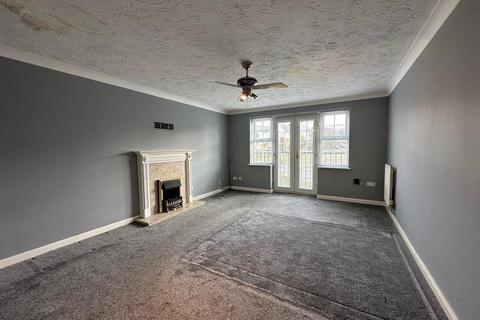 3 bedroom end of terrace house to rent, Lakeview Way, Peterborough PE7