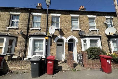 House share to rent, Castle Street, Slough