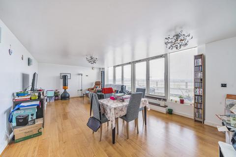 2 bedroom flat for sale, The Penthouse, Centurion House, 69 Edgware Road, Edgware, Greater London. HA8 7JQ