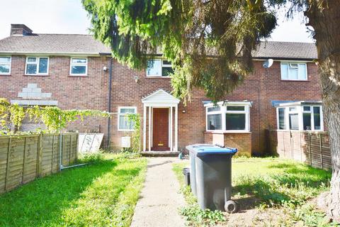 3 bedroom terraced house to rent, Home Meadow, Farnham Royal, Slough