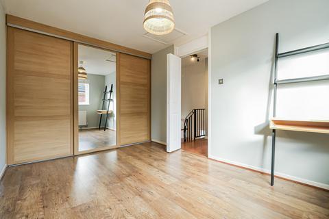 9 Mallard Path, London, SE28 0EU