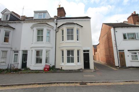 5 bedroom flat to rent, Leicester Street, Leamington Spa, CV32