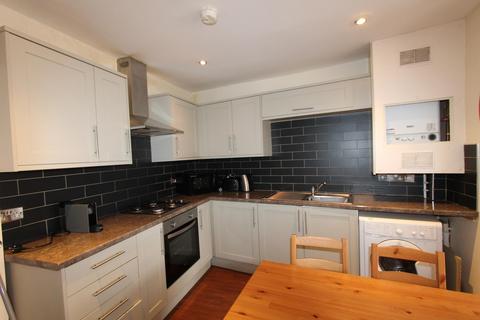 5 bedroom flat to rent, Leicester Street, Leamington Spa, CV32